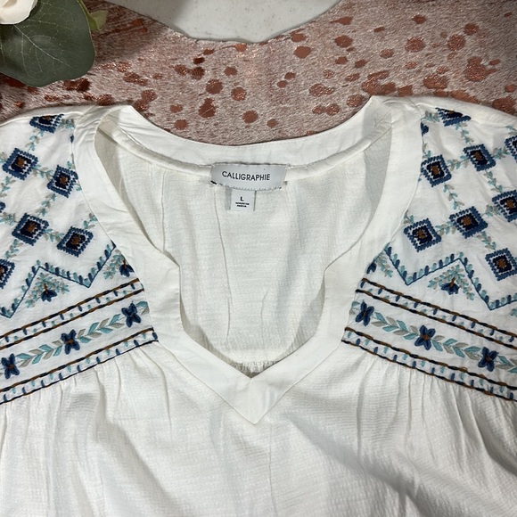 NWT Calligraphy embroidered blouse - Picture 5 of 6